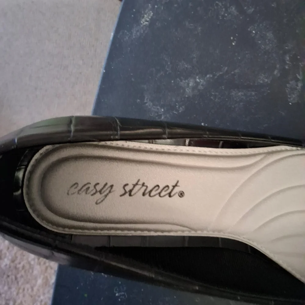 Easy Street Black Textured Heels